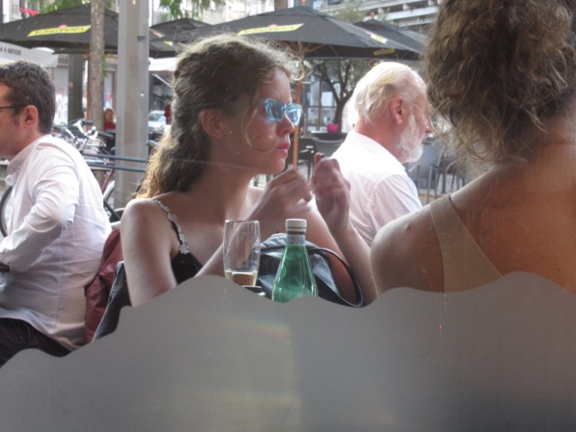Blue glAsses