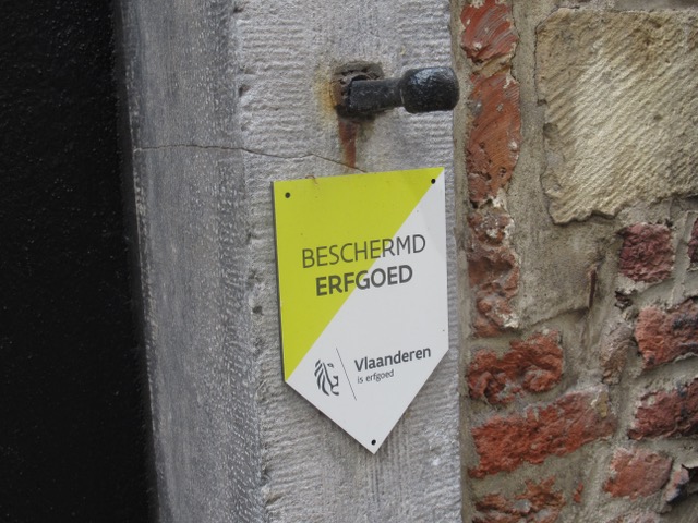 Wie het kleine niet eert...