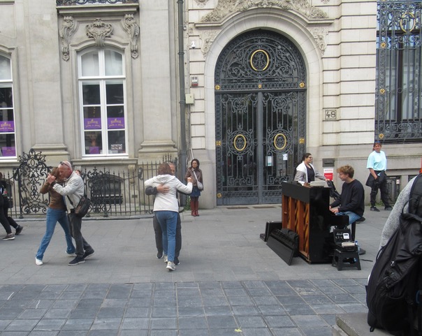 DAncing on the street