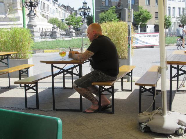 TAttoo vAn kop tot bijnA teen.