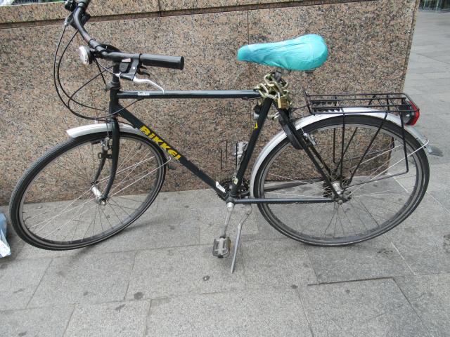 Bikkel stAAt op zijn pikkel.