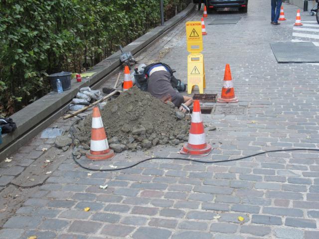 A zoekt diep.