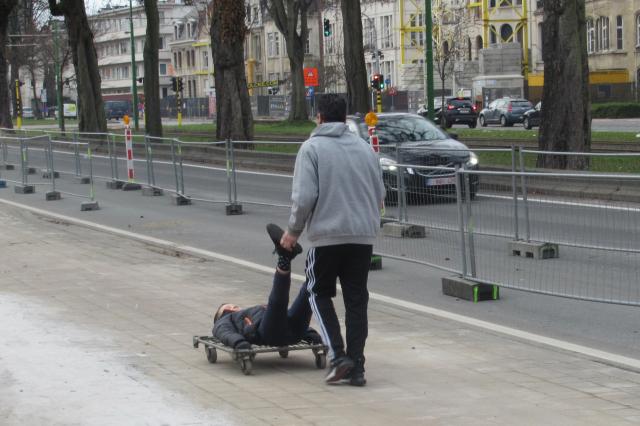 Met de benenwAgen.