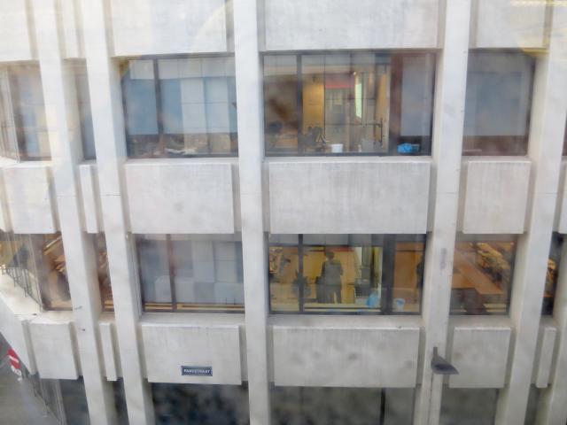 Intussen op de hogeschool. (Ook letterlijk!)