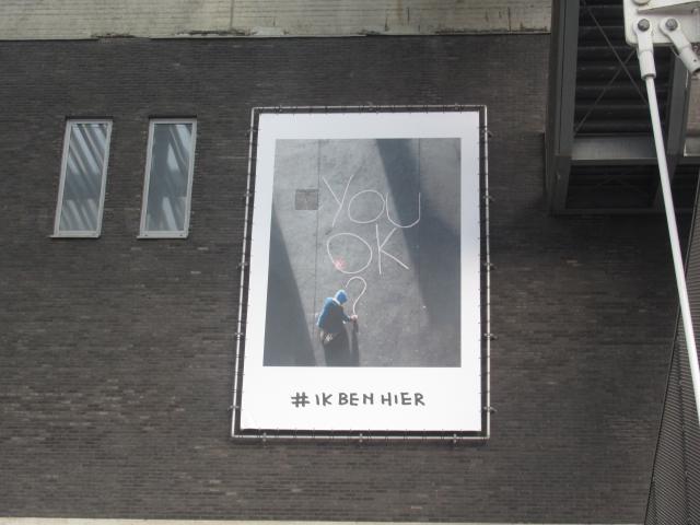 A is hier.
